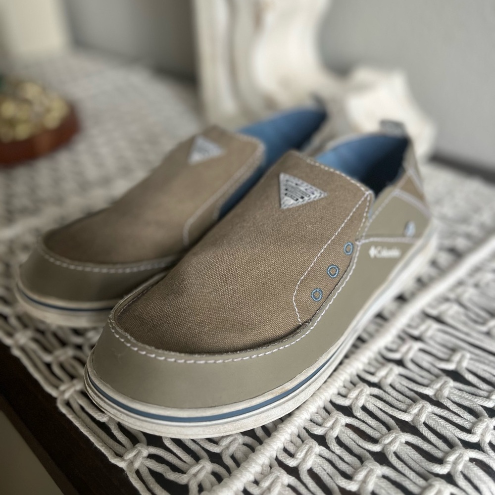 🐠 Columbia Boy’s Tan Slip-On Boat Shoes - big boy size 5 🐠